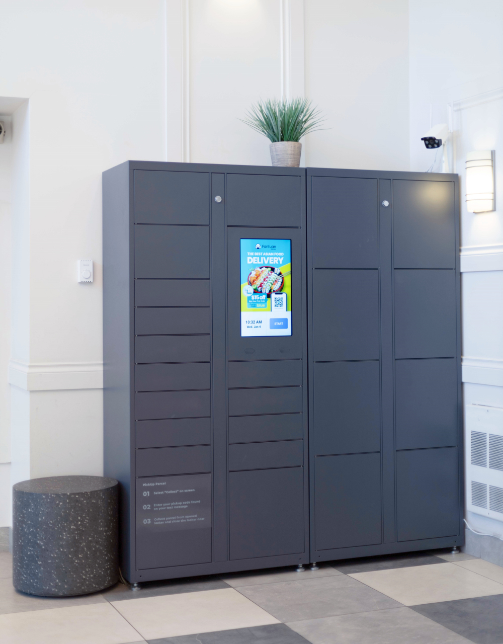 BlueBox locker in lobby with BlueAds screen